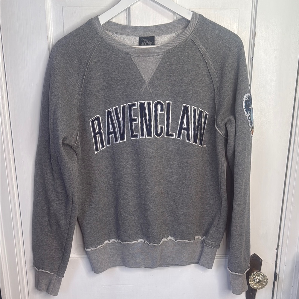 Universal Studios Harry Potter Ravenclaw Gray Appliqué Sweatshirt W1237 Sz S